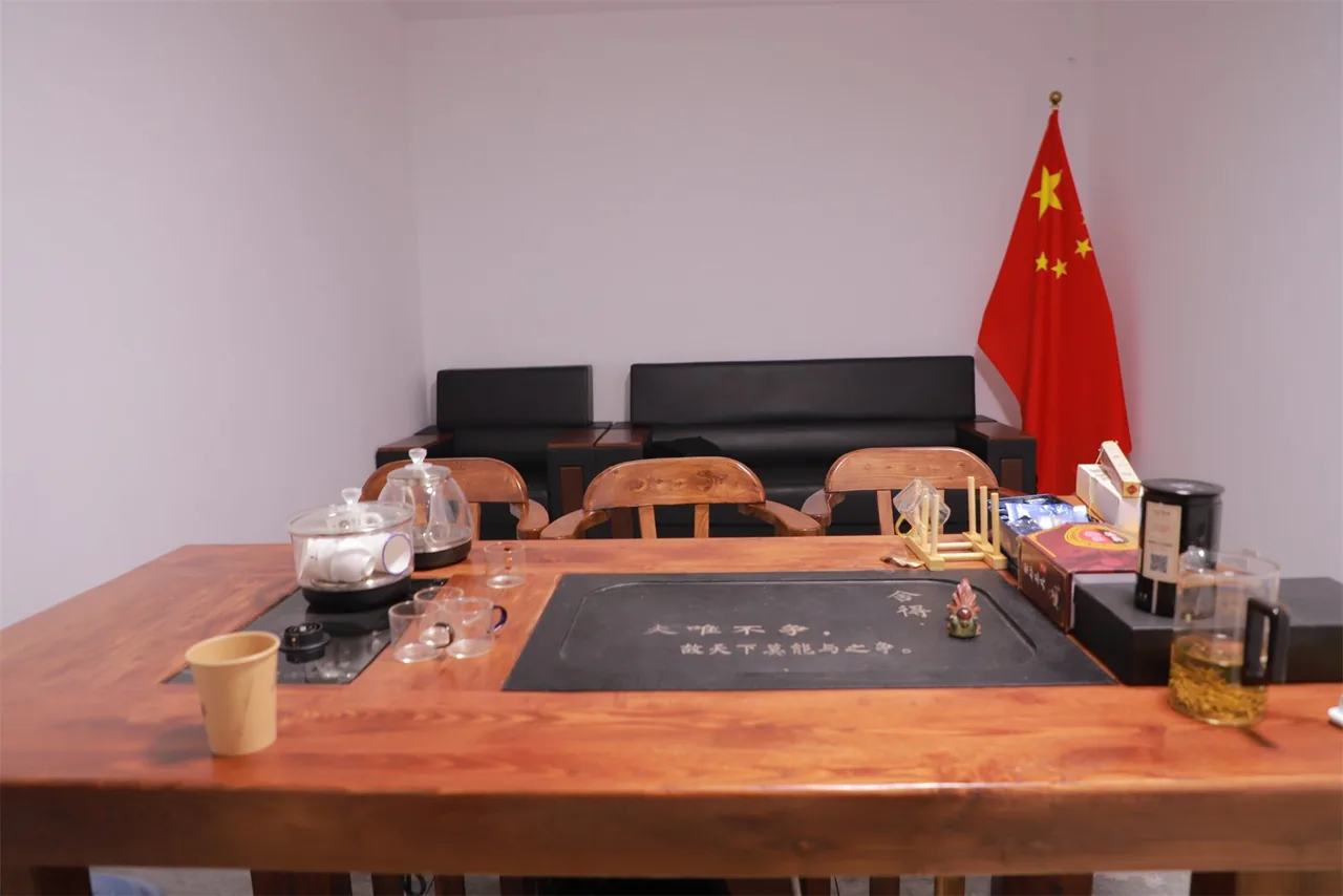 白城市亿峰文艺创作有限公司办公环境一