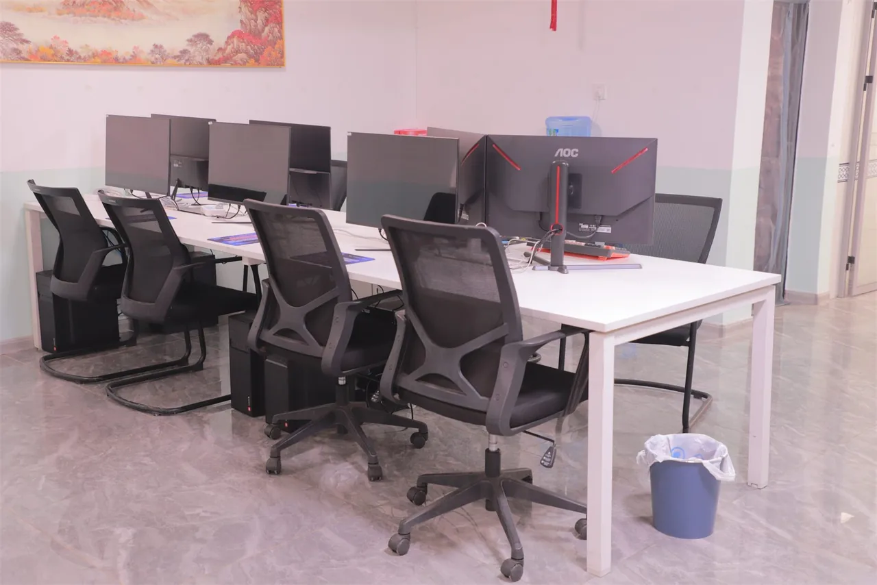 白城市亿峰文艺创作有限公司工作空间三