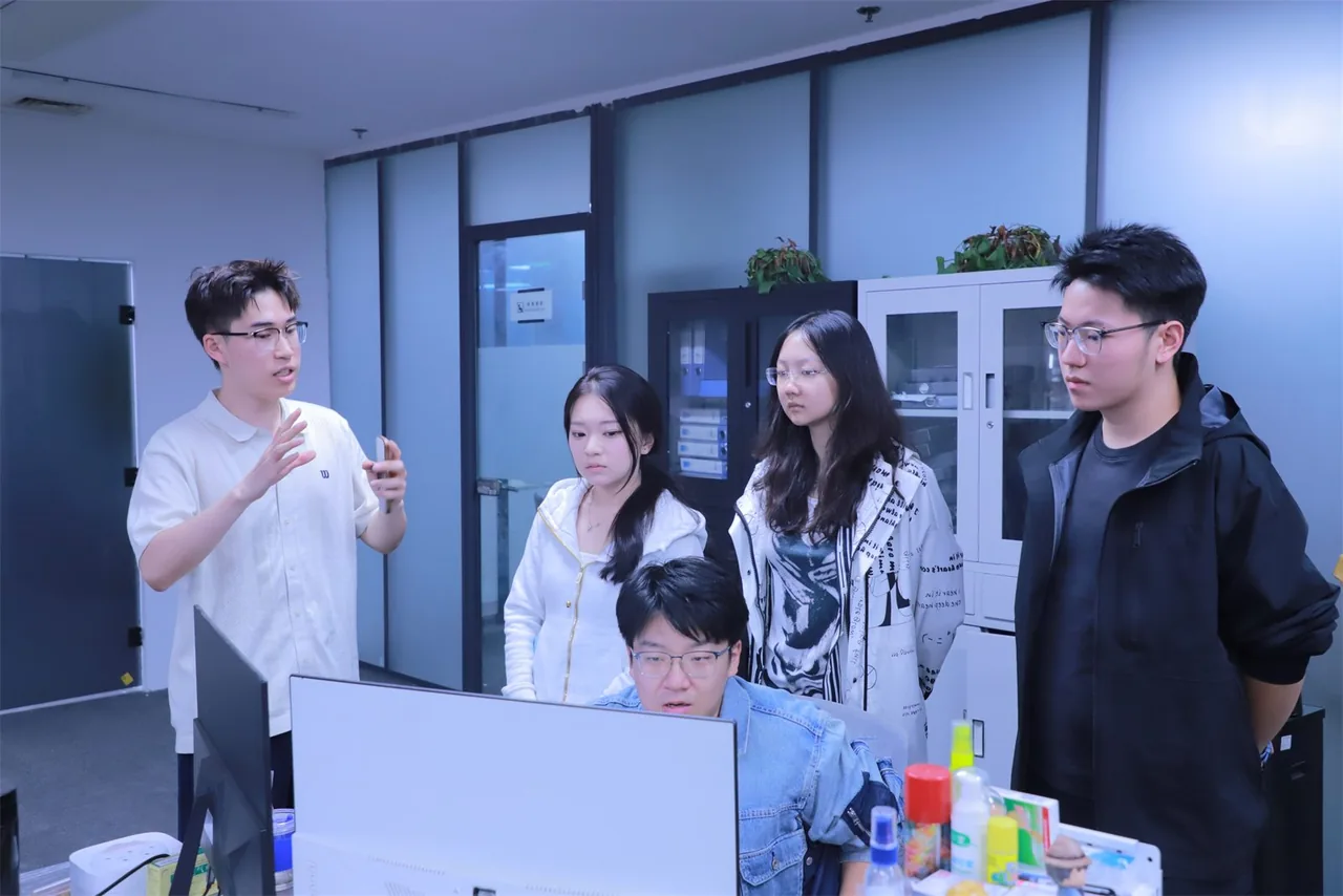 长春千晟文化传媒有限公司团队工作场景二